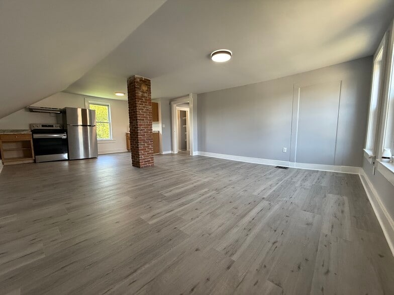 Building Photo - 33 Old Brattleboro Rd