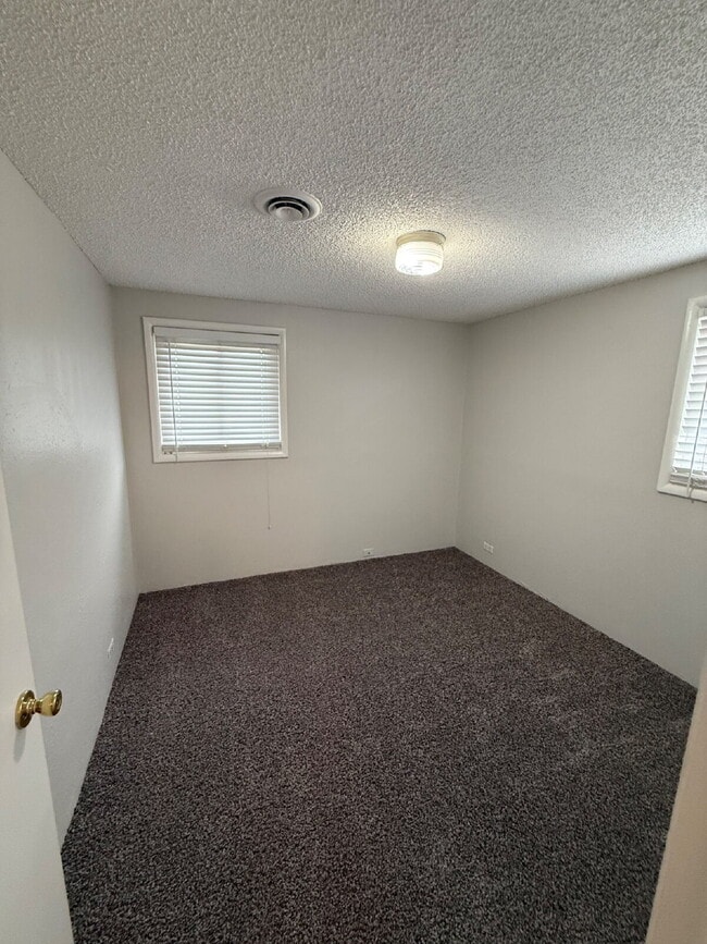 Building Photo - "Chic 2-Bed Haven in Englewood – Modern Comfort on South Fox St!"