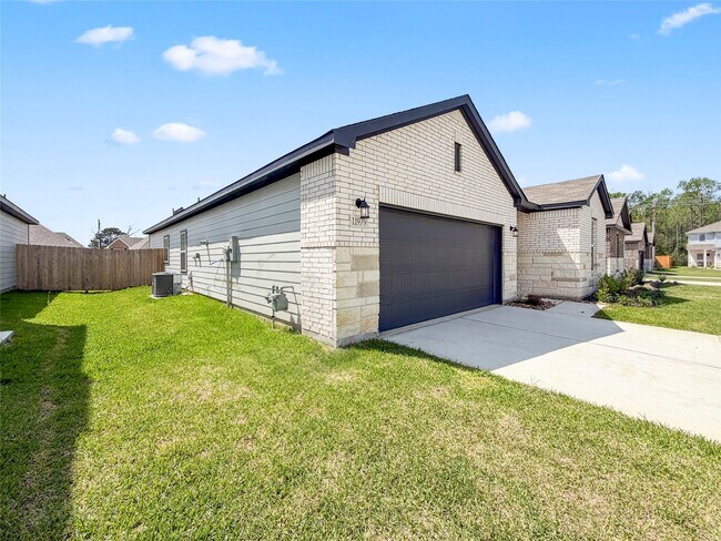 Building Photo - 11979 Wisteria Mdws Dr