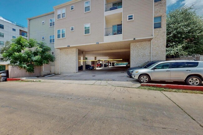 Building Photo - 2414 Longview St
