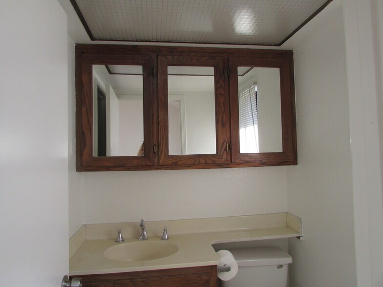 Building Photo - 5271 Bishop St