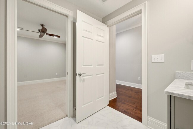 Building Photo - 6600 Seminary Woods Pl