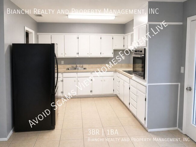Building Photo - 930 Alcazar Wy S