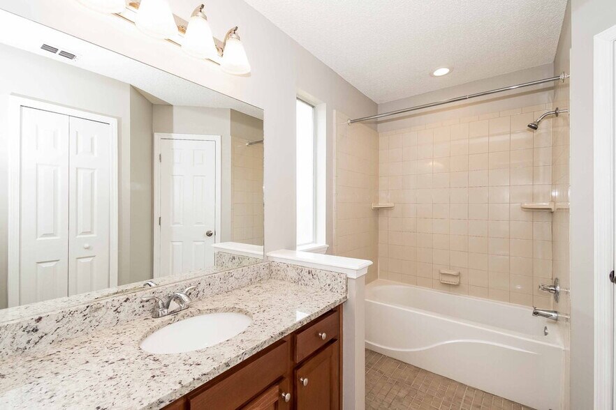 Building Photo - 1821 Sheraton Lakes Cir