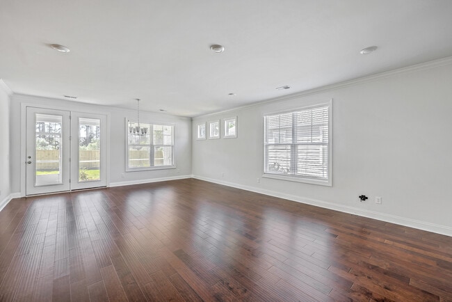 Building Photo - 316 Long Pier St