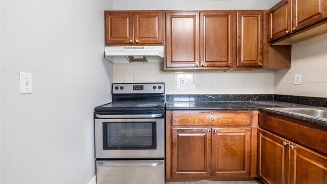 Building Photo - 626 SW 14th Ave