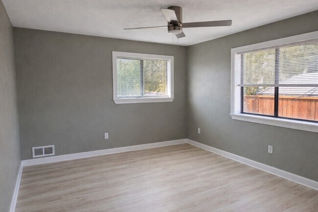 Building Photo - 5315 Bayway Dr