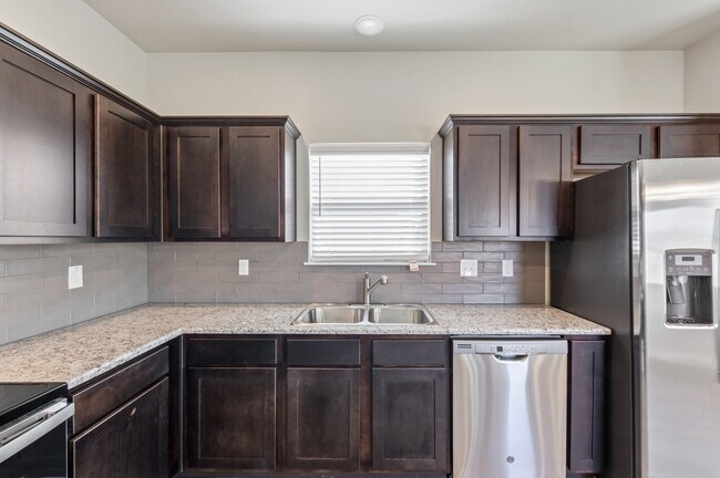 Building Photo - 604 Parkfield Ln