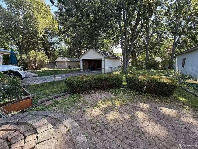 Building Photo - 3245 Parker Dr