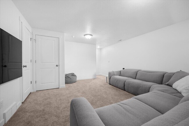 Building Photo - 645 S Plum Creek Ln E