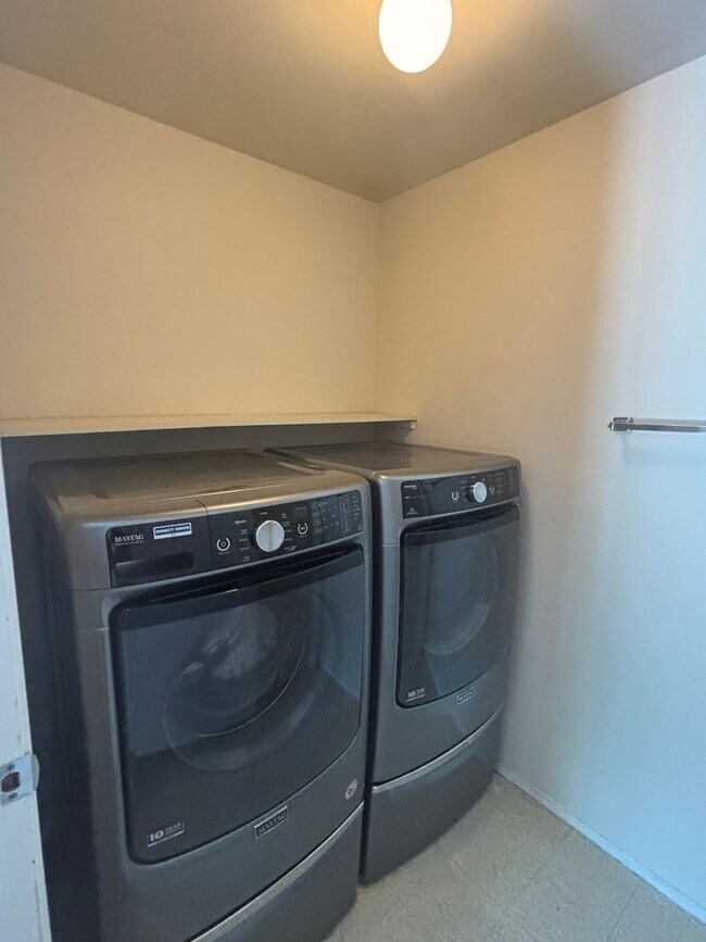 Building Photo - Lovely 3-Bedroom, 2-Bath Home in Desirable...