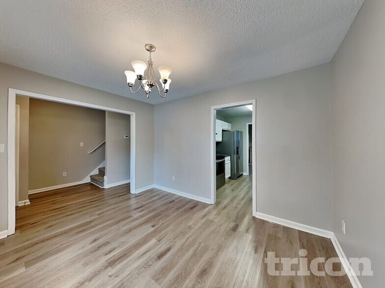 Building Photo - 4417 Woodlawn Dr