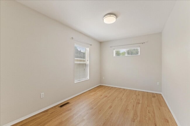 Building Photo - Remodeled 5 Bedroom Home Close to Boise St...
