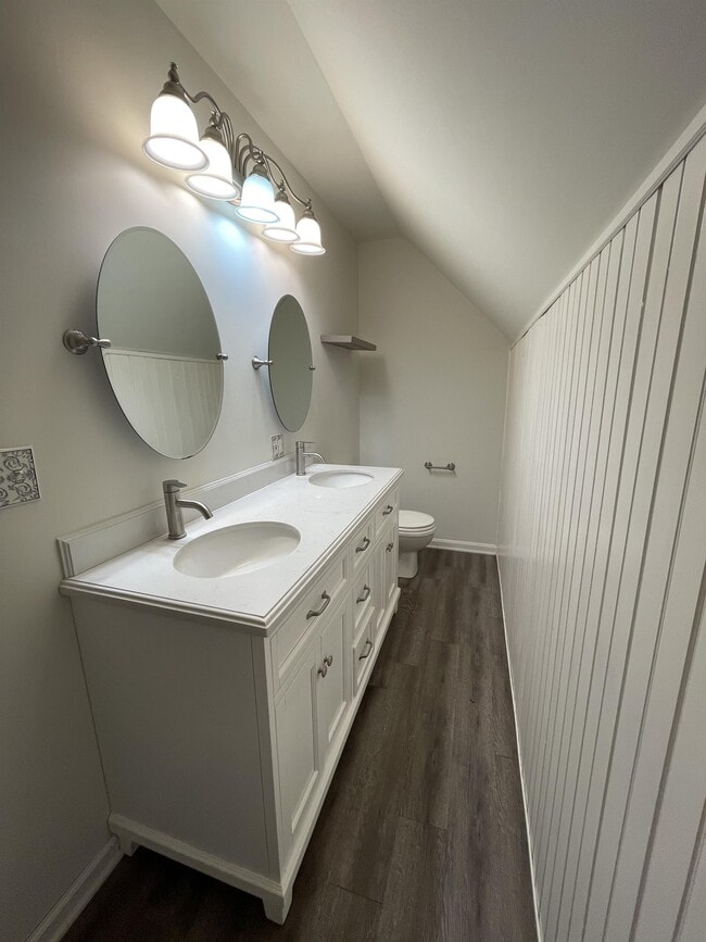 Building Photo - 10197 Madison Dr