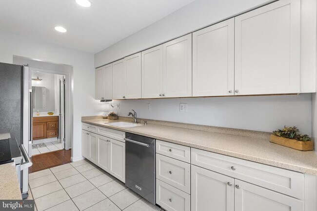 Building Photo - 106 Bernard Ct