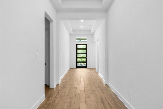 Building Photo - 706 Carina Gaze Ct