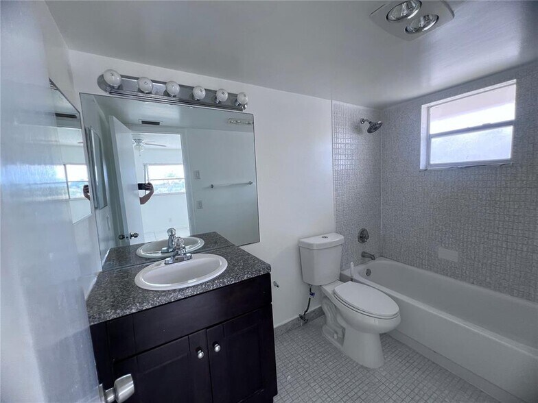 Building Photo - 2430 SW 81st Ave