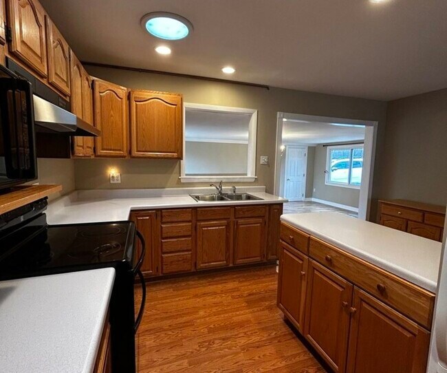 Building Photo - 5508 S Stough St