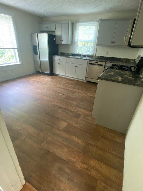 Building Photo - 761 King St