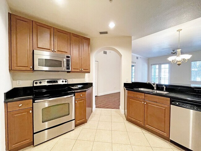 Building Photo - Lovely 3/2 Luxury Condo In Reunion