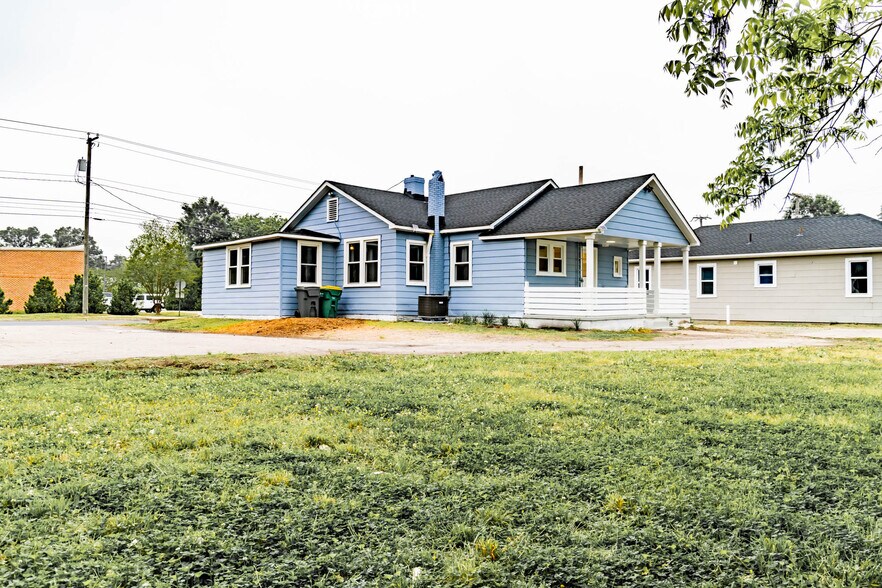 Building Photo - 3502 Oaklawn Blvd
