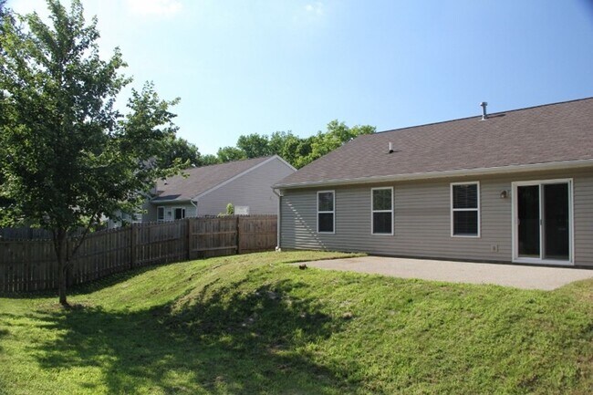 Building Photo - 633 Royce Dr