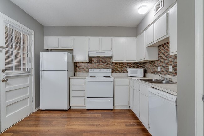Building Photo - 3646 Spottswood Ave