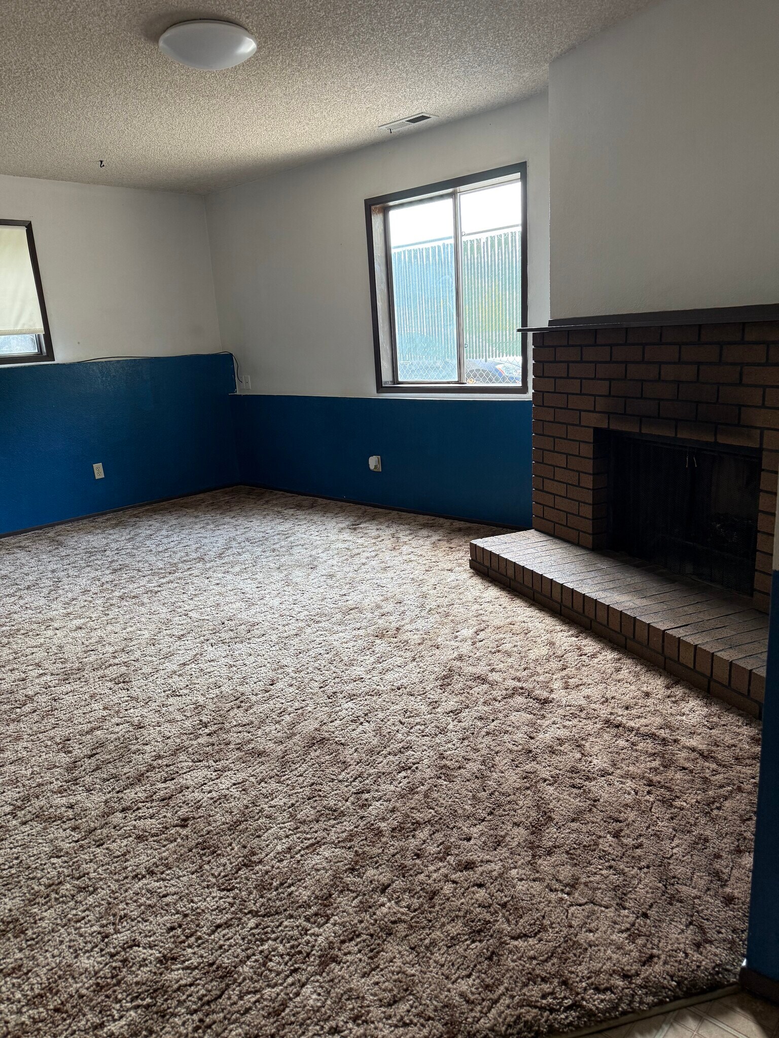 LIVING-ROOM with fireplace, view 2 - 1301 3rd St SE