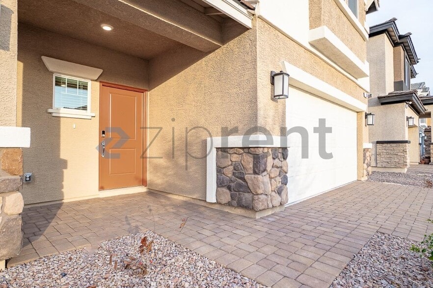Building Photo - Unit
