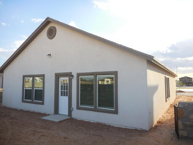 Building Photo - 1100 Summer Night Pl