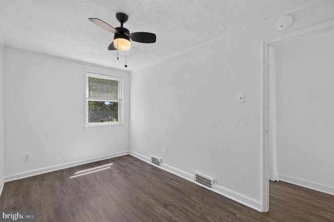 Building Photo - 53 Madison Dr