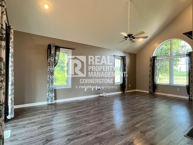Building Photo - Spacious Country Home with Huge Yard and A...