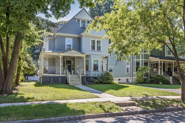 Primary Photo - 121 Midland Ave