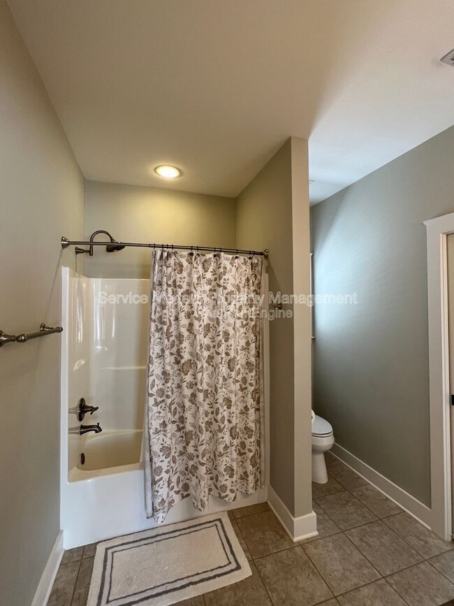 Building Photo - 1417 E Maxwell St