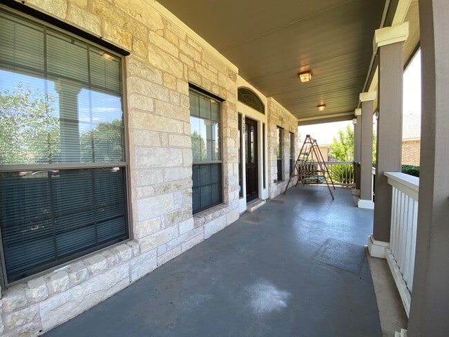 Building Photo - Large home in Pflugerville!  3 car garage - Highland Park Neighborhood