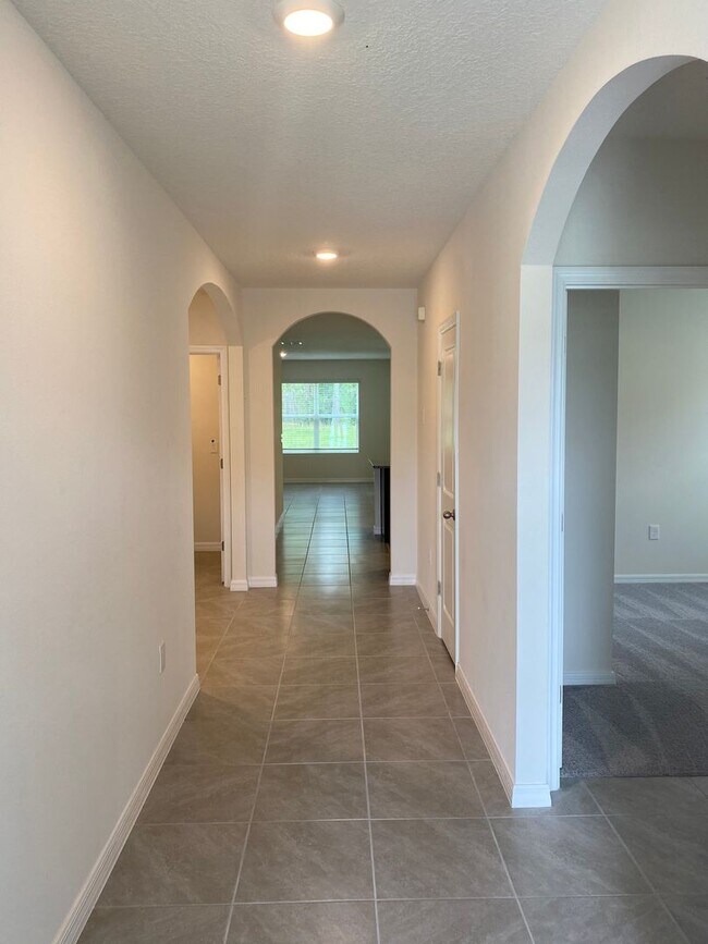 Building Photo - Desirable SE Ocala Neighborhood - Lake Dia...