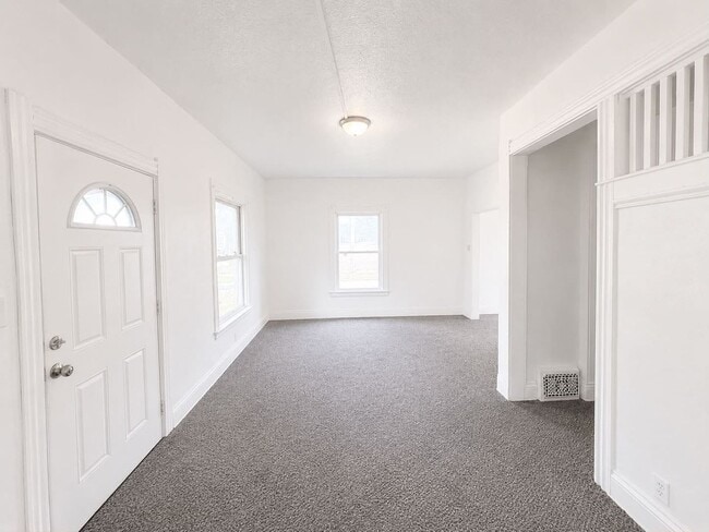 Building Photo - 1239 Norwood Ave