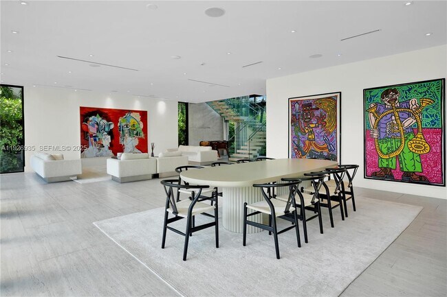 Building Photo - 5501 Pine Tree Dr