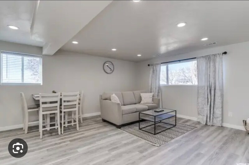 Building Photo - 3306 N Fairfield Rd