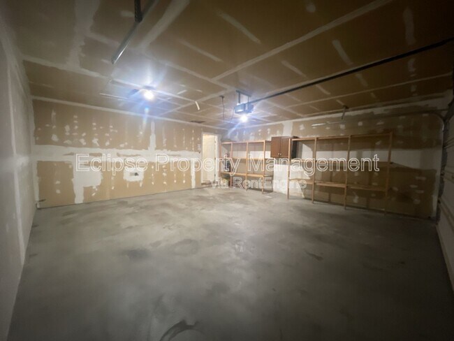 Building Photo - 626 Meadowood St