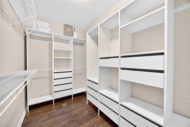 Building Photo - 18211 Doral Rock Ct
