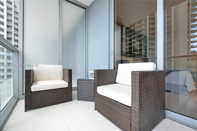 Building Photo - 1300 Brickell Bay Dr