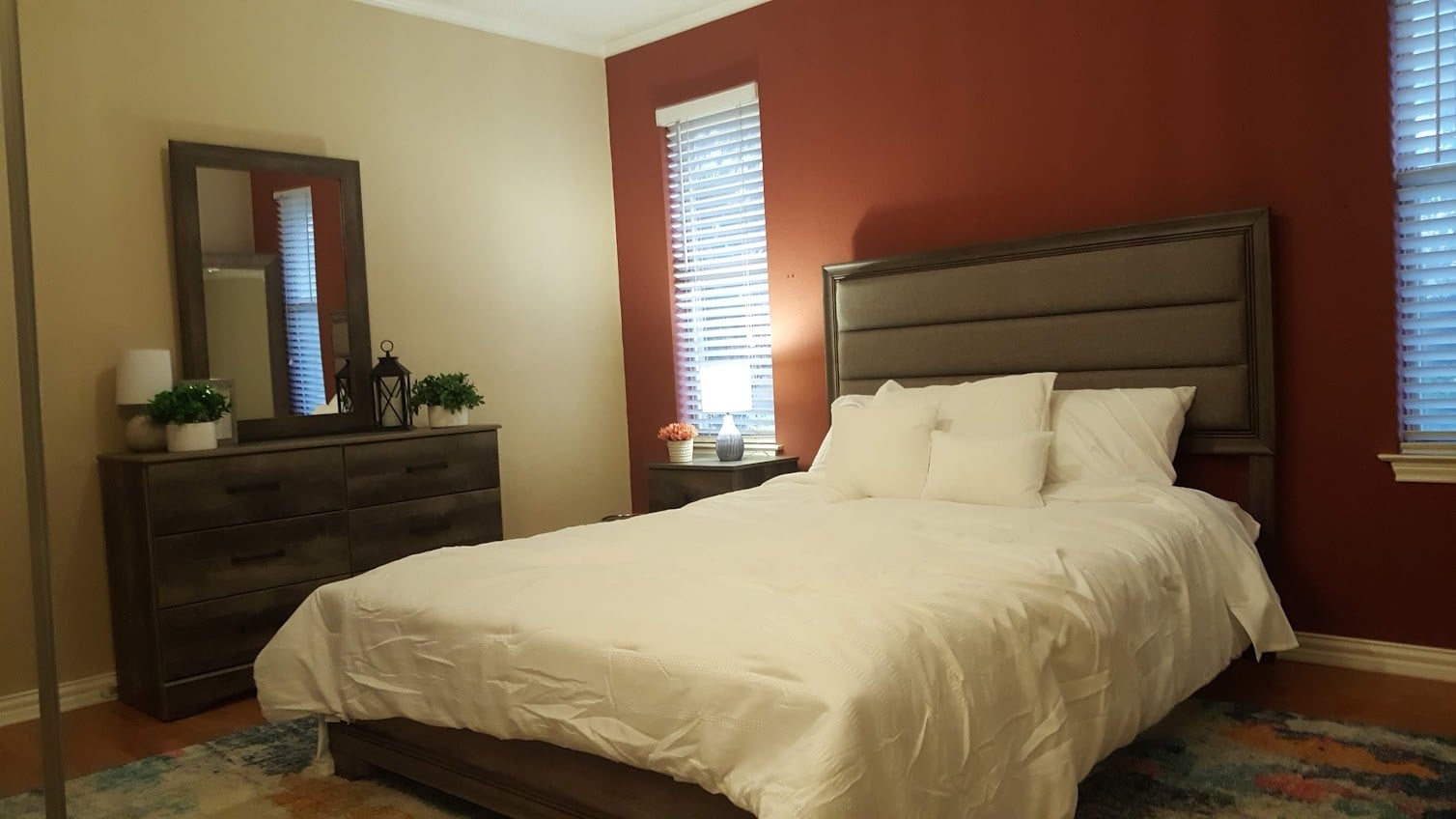 Building Photo - 825 Skylark Dr