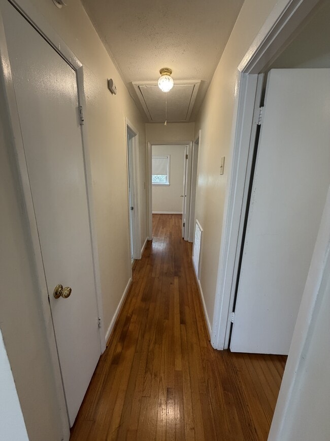 Building Photo - 1008 W Arlington Blvd