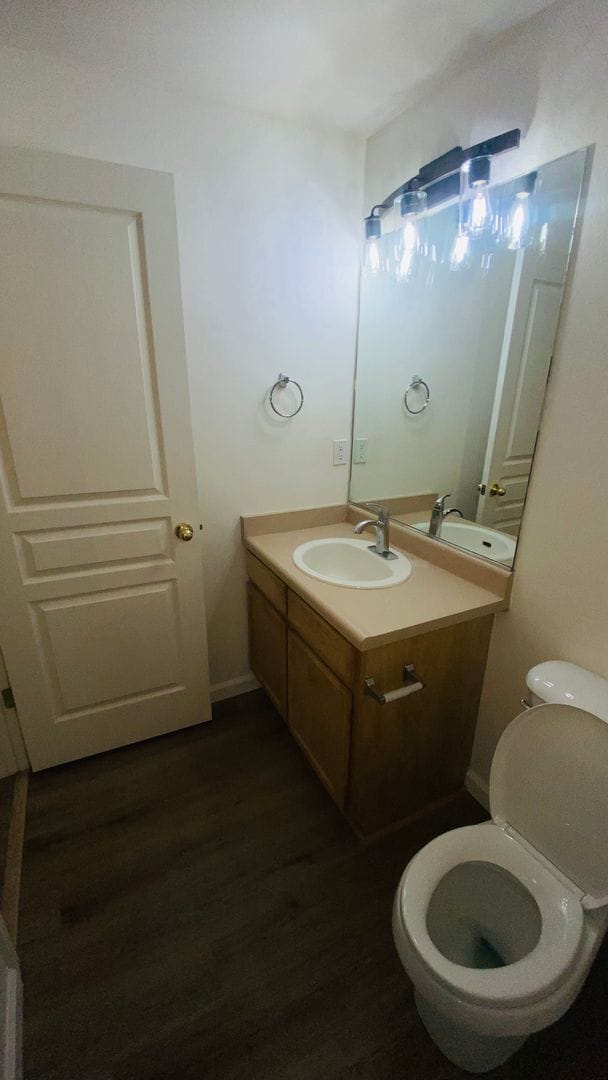 Building Photo - Gorgeous Remodeled Spacious 4 bedroom
