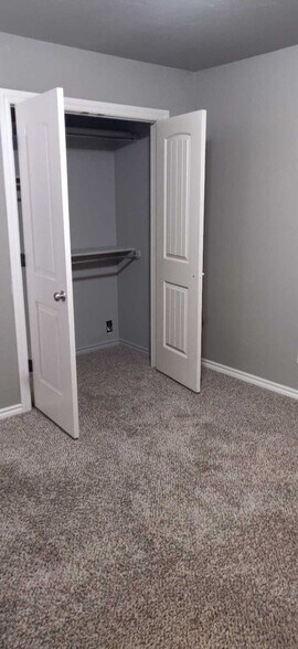 Building Photo - 205 Ashley Dr