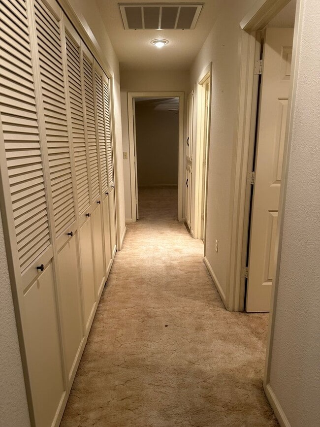 Building Photo - Available now, Executive 4 bdrm home with pool & hot tub!