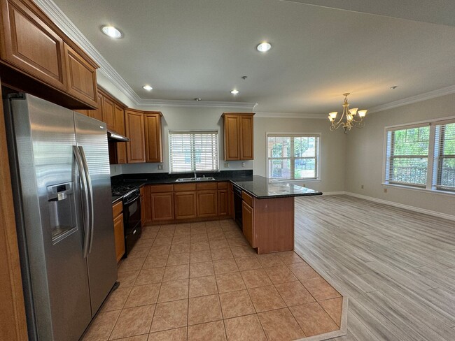 Building Photo - Available May 2025: 3 Bedroom, 3 Bathroom ...