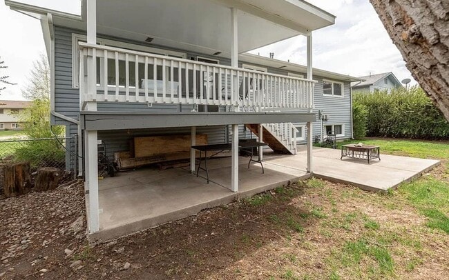 Building Photo - Fully Renovated 4-Bedroom Home, Plus an Office in Prime Bozeman Location