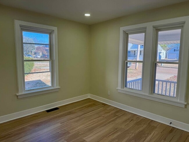 Building Photo - Beautifully Renovated 3 Bed 1 Bth Home in Webster Schools